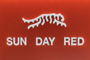 タイガー・ウッズがテーラーメイドと提携し「SUN DAY RED」ブランド発表