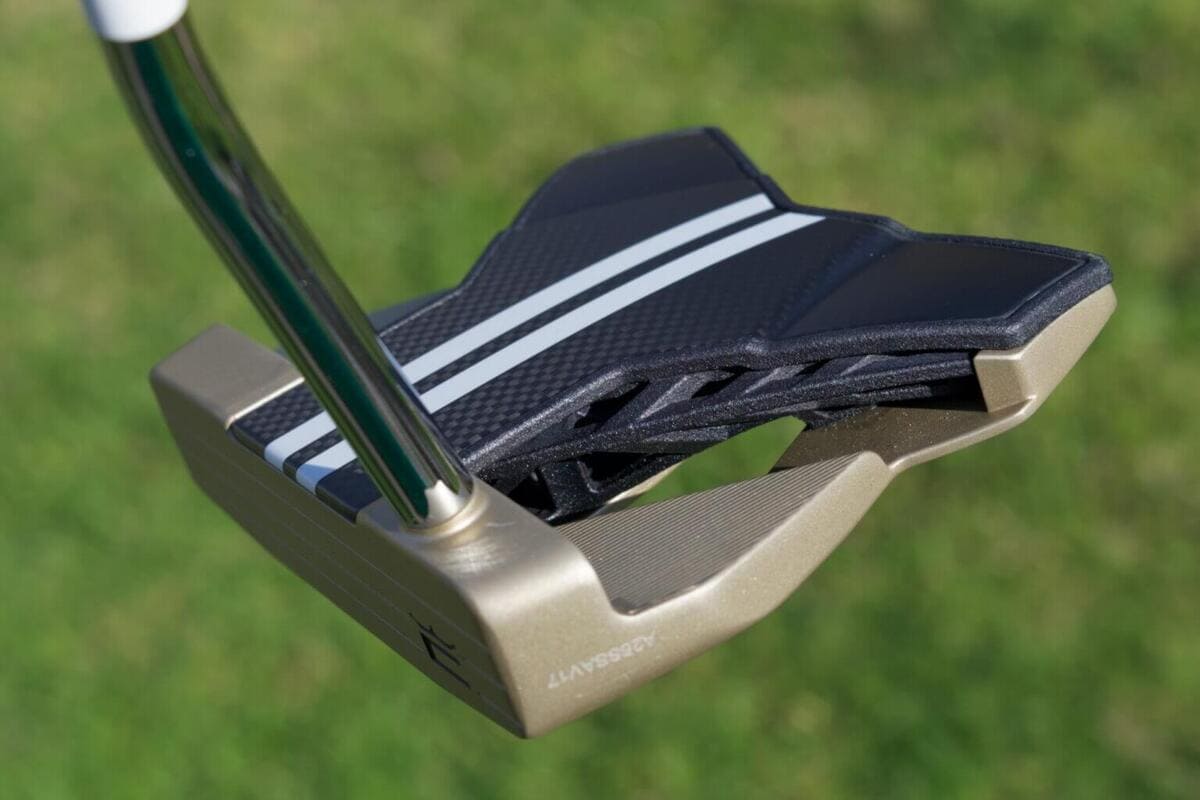 コブラ3DP TOURパターの3Dプリントとカーボンを組み合わせた構造