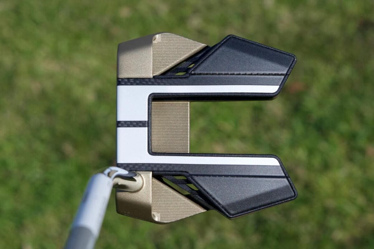 コブラ3DP TOUR Supernovaパターのトップビューとアライメント構造