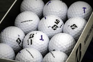 タイガーボールとしても知られるブリヂストン「TOUR B XS」ゴルフボール、2022モデルの品質を調査した