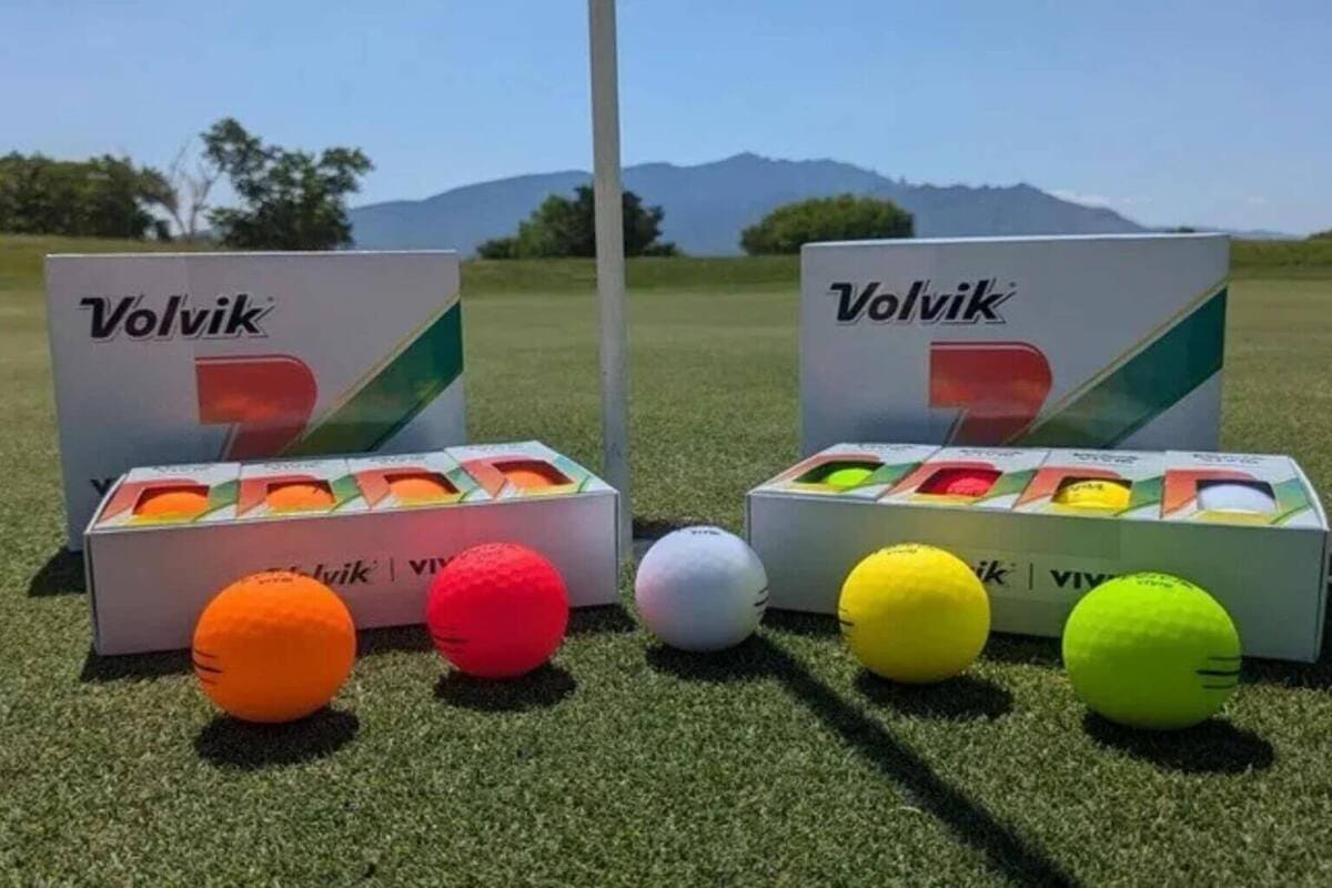 次世代のゴルフボール、ボルビック「Vivid」を評価！見た目も中身も高スペックな新定番ボール