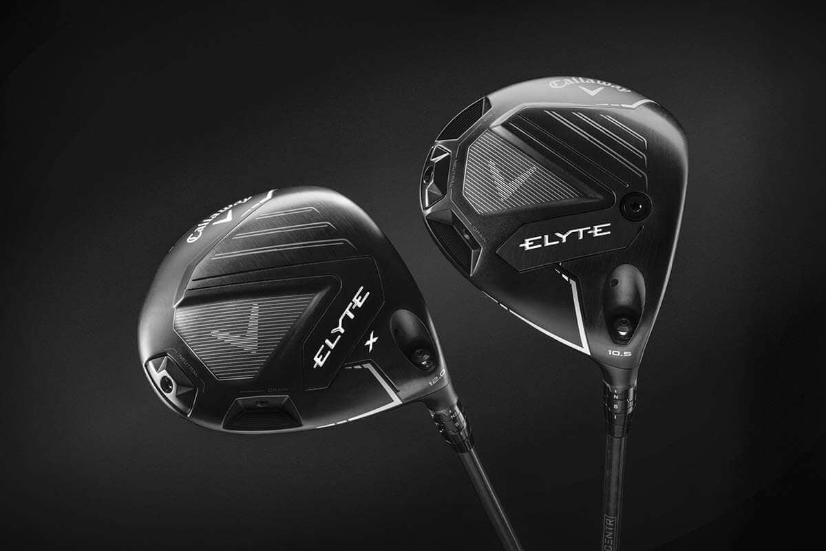 「ELYTE」と「ELYTE X」ドライバーのナイトエディションを斜め上から写したスタジオ写真。