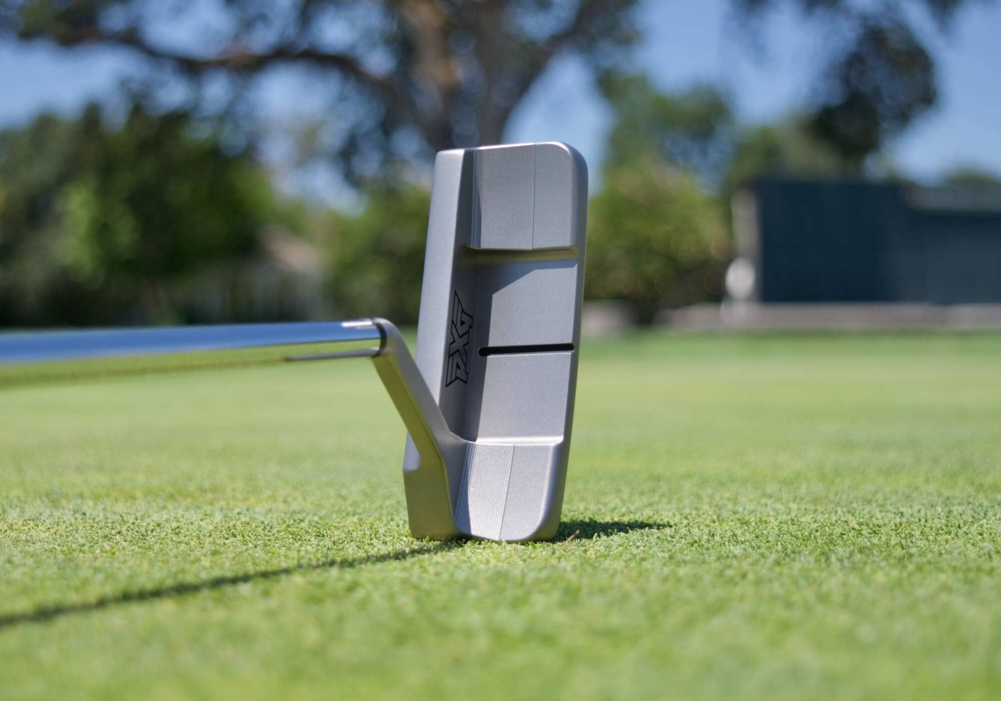 PXG「Hellcat ZT」パターのフェース面をクローズアップ。チェーンリンクミーリングによる繊細なフェース加工が確認できる。