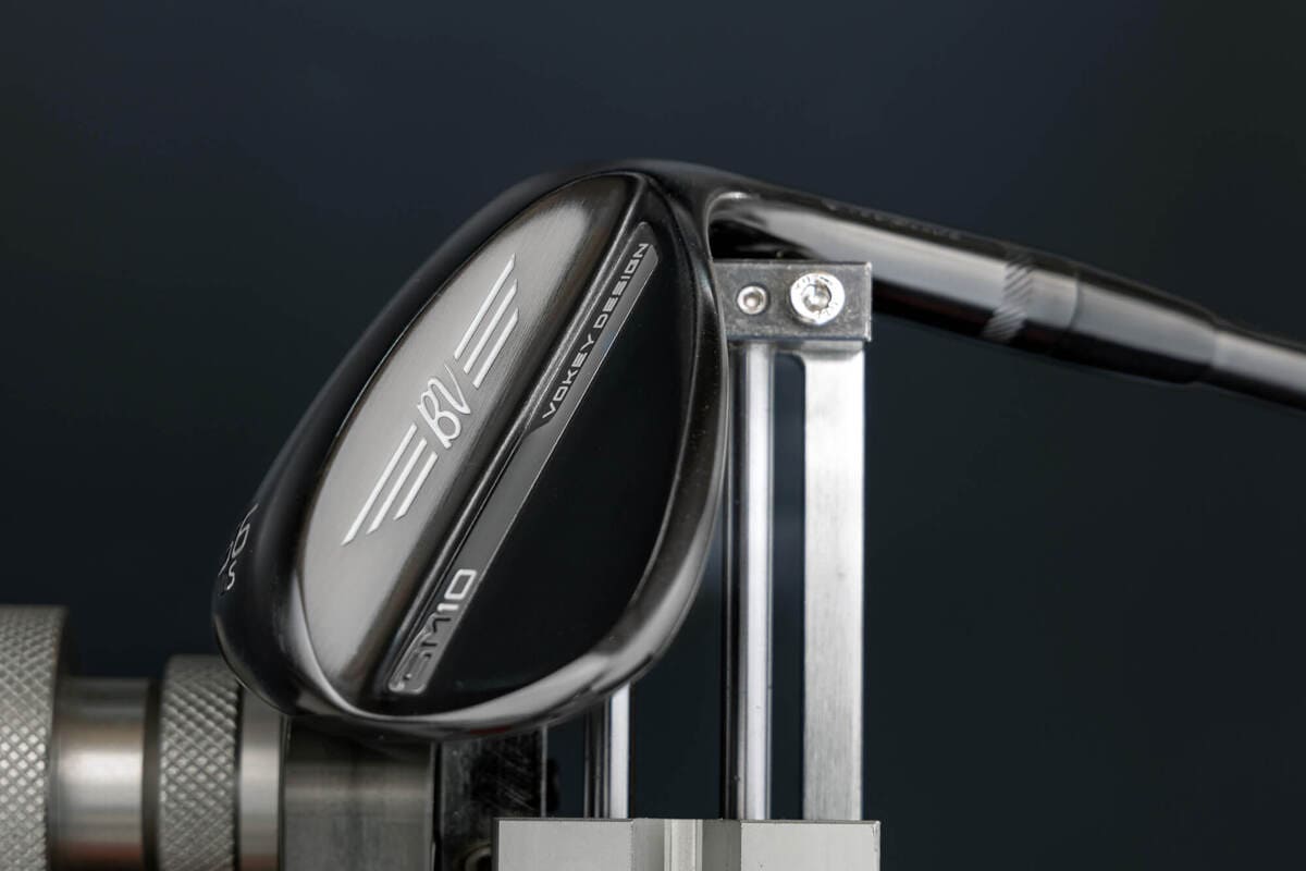 Vokey SM10 Black ウェッジのソール部、BVロゴとVokey Designの刻印が際立つ美しい仕上げ