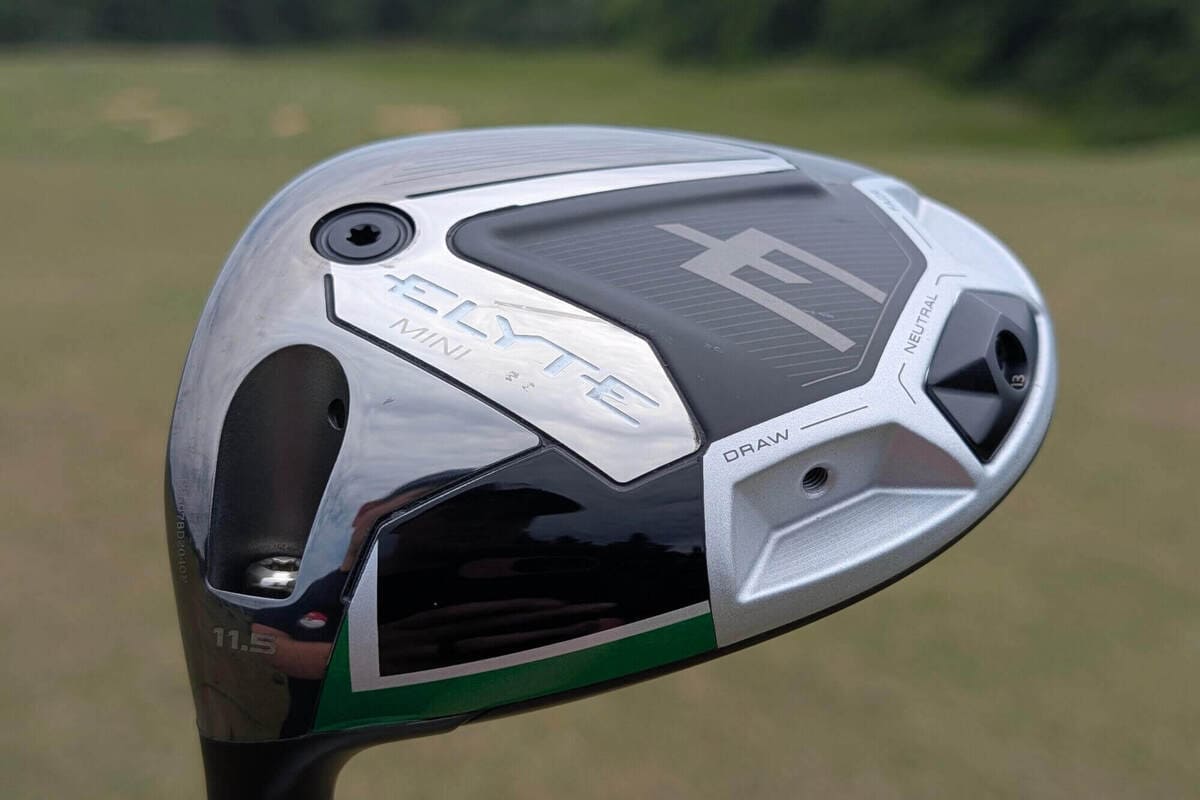 キャロウェイ「ELYTE MINI」ドライバーのソール部分。ドローバイアスとニュートラルポジションを調整できるウエイト構造が特徴。