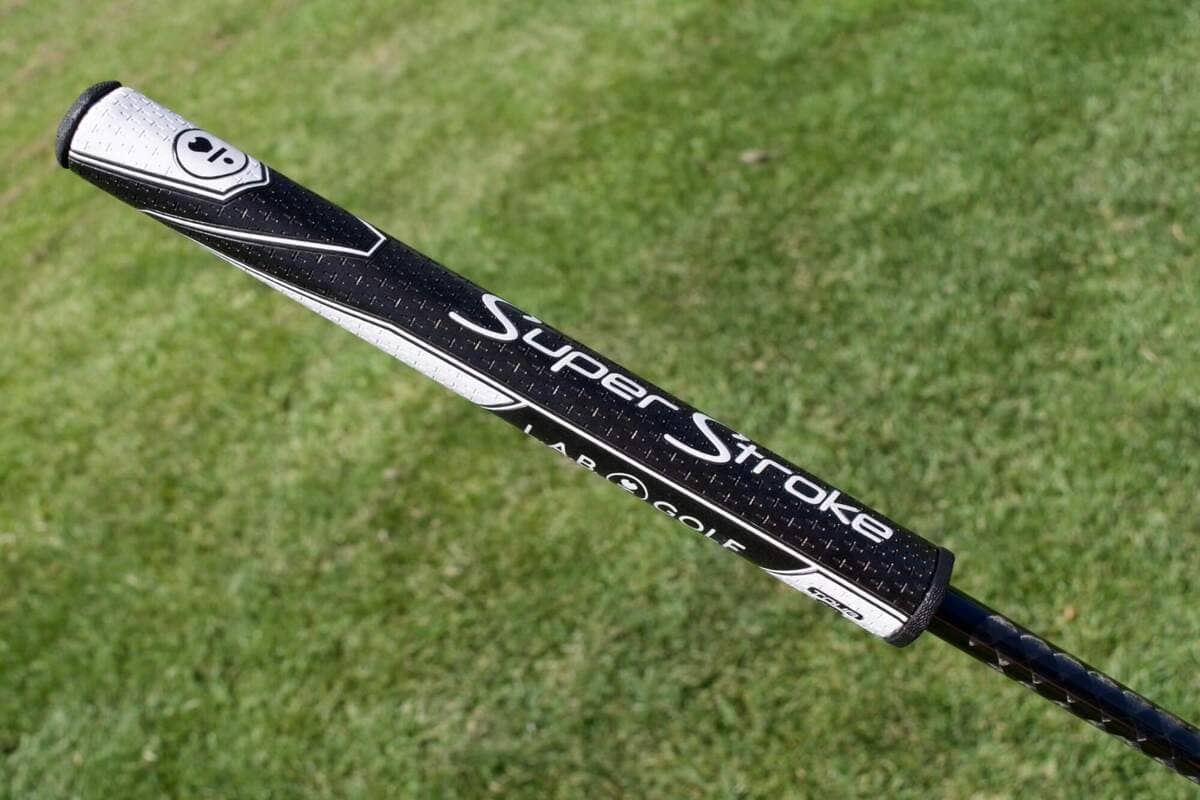 L.A.B. Golf「OZ.1i HS」に装着されたSuperStrokeグリップ。安定したストロークとフィーリングをサポート。