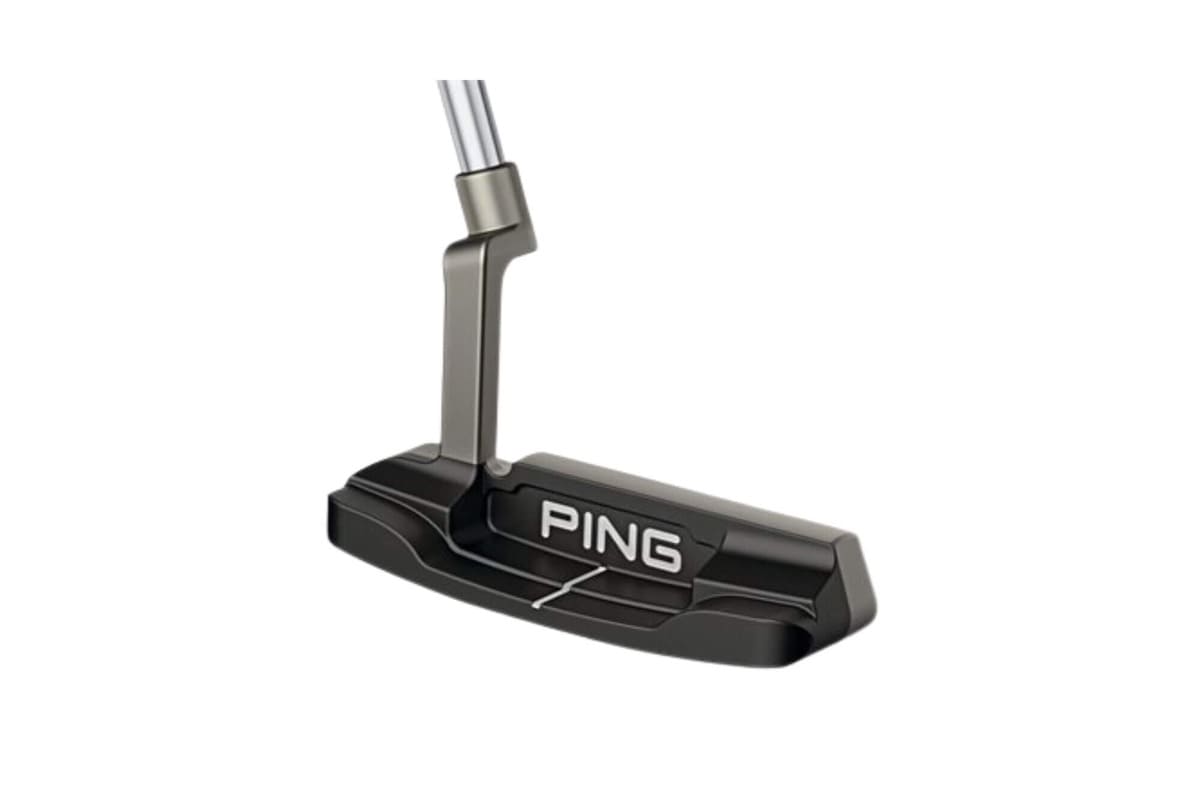PING Anser パターのクラシックなブレード形状。ブラック仕上げで精悍な印象。