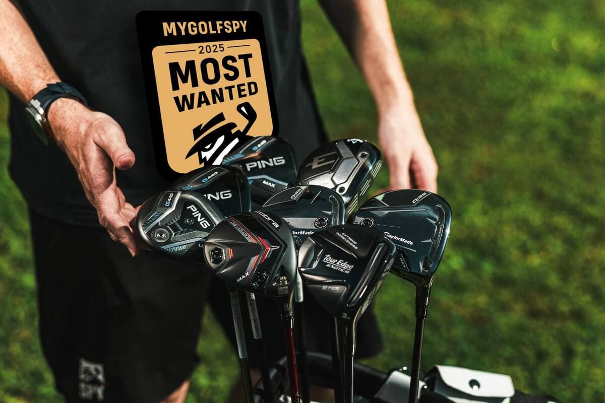 2025年ベストフェアウェイウッドの候補モデル。PING「G440」やテーラーメイド「Qi35」などを比較テストする様子。
