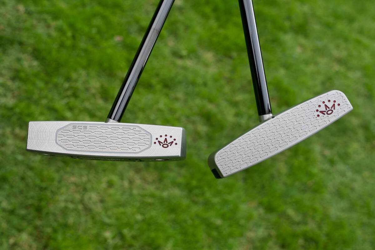 スコッティ・キャメロン「Fastback OC」と「Phantom 11R OC」のフェース形状を並べて比較した画像。新デザインのミルドフェースとロゴが確認できる。