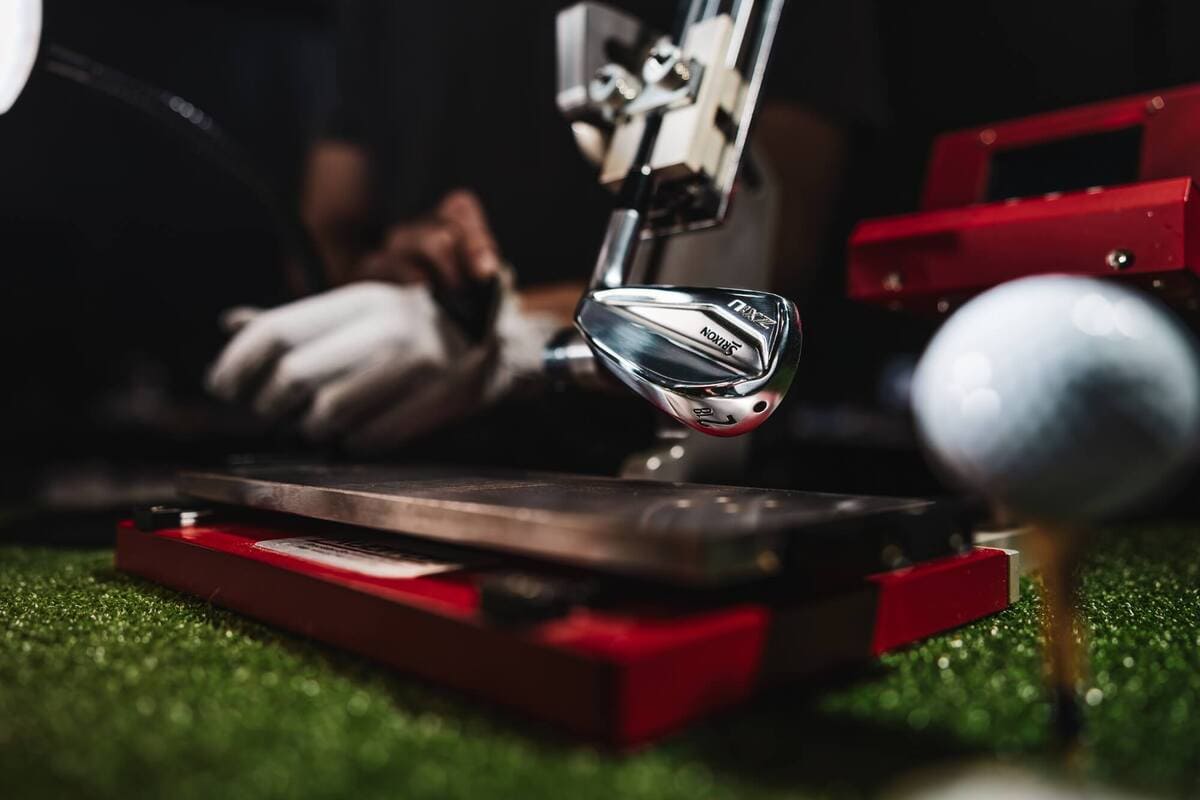 スリクソン「ZXiU」ドライビングアイアン。『Most Wanted』2025年版テストで「正確性」と「飛距離」の両部門で上位を獲得したモデル。