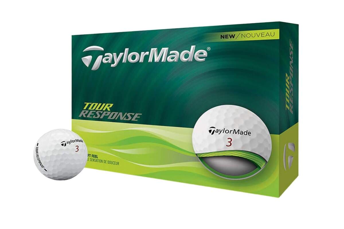 芝生上に並べたテーラーメイド「Tour Response」ゴルフボール。打感の柔らかさと安定した初速性能を確認できる比較イメージ。
