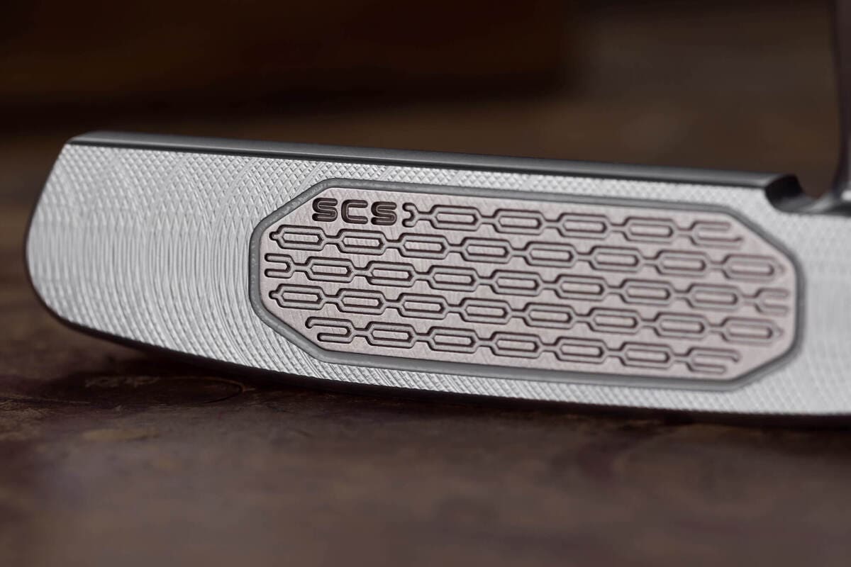 スコッティ・キャメロン「Studio Style」パターのヒールからトゥにかけての形状とエッジ処理