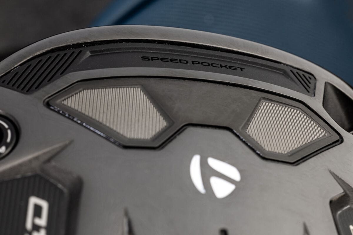 テーラーメイド「Qi4D」フェアウェイウッドに搭載されたスピードポケット部分を拡大した写真