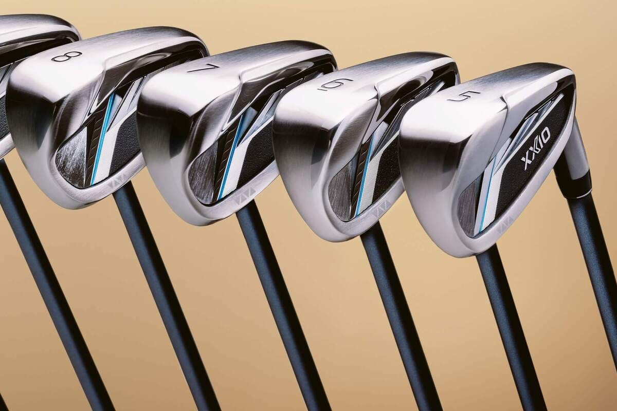 XXIO 14 アイアンの番手別バックフェース。番手ごとの形状と一貫したデザインが確認できる。