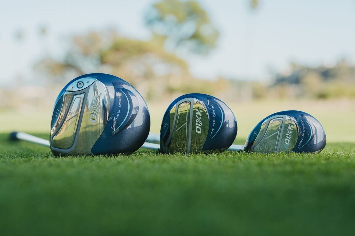 XXIO 14 フェアウェイウッドの複数番手を並べたカット。番手ごとのサイズ感と形状の違いが確認できる。