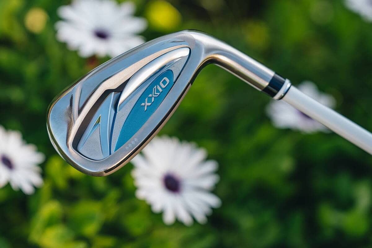 XXIO 14 アイアンのバックフェースデザイン。打ちやすさを意識した形状と洗練された外観が特徴。