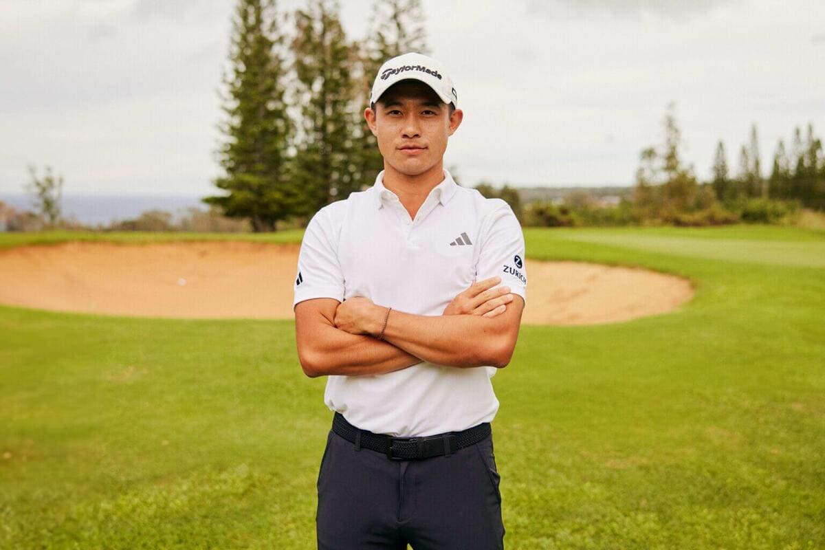 adidas Golfのキャップとポロシャツを着用した男子プロゴルファーがゴルフコースで正面を向いて立つポートレート写真