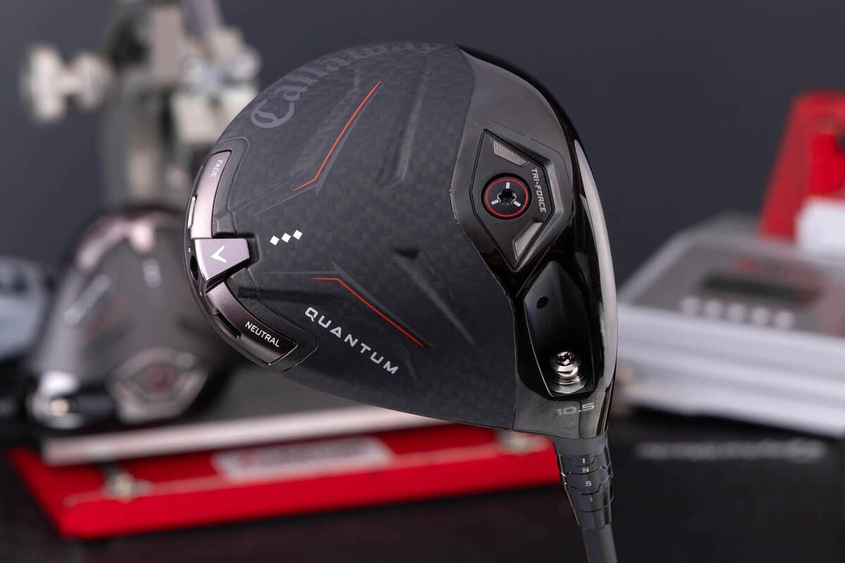 キャロウェイ「QUANTUM」ドライバーのソール構造。可変ウエイト配置とカーボン構造、調整機能が確認できるディテール画像