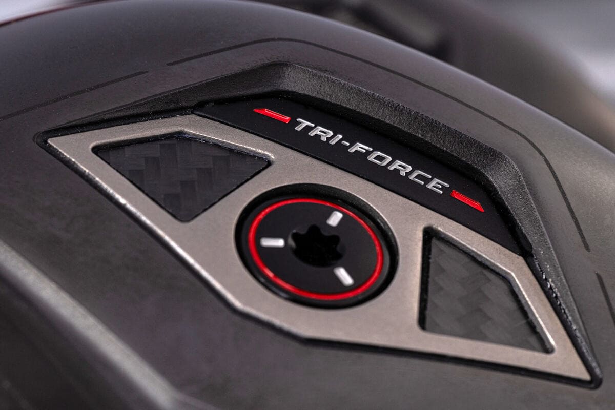 キャロウェイ「QUANTUM」ドライバーの『TRI-FORCE』構造を示すバックフェース周辺の設