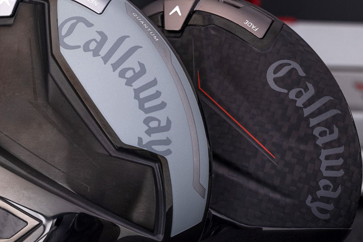 キャロウェイ「QUANTUM」ドライバーのヒール側とトゥ側設計を確認できるバックビュー