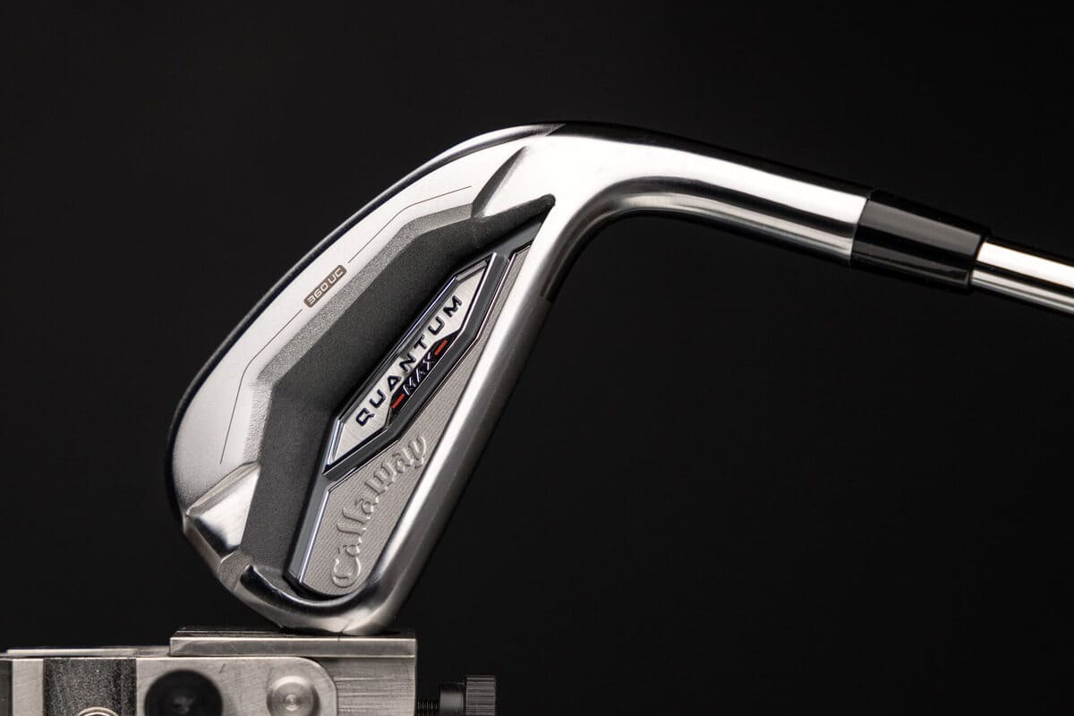 キャロウェイ「Quantum MAX」アイアンのバックフェースと形状バランスを示す画像
