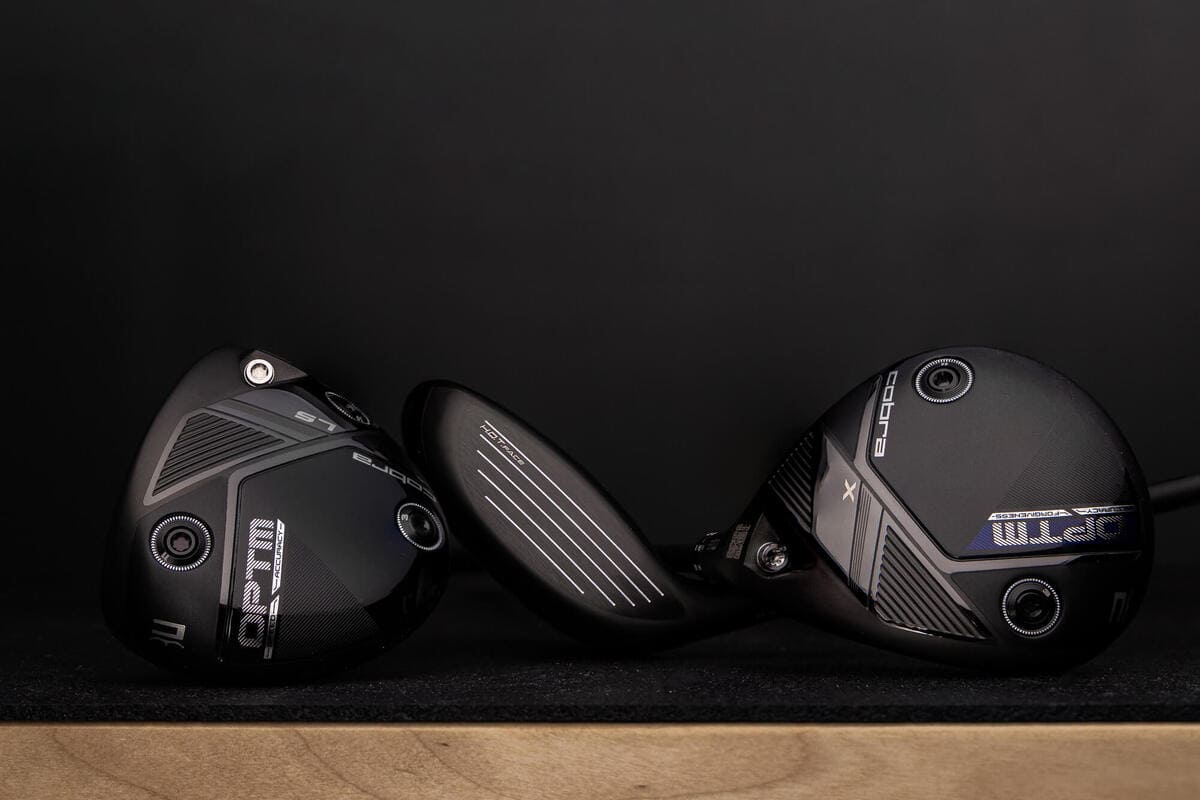 コブラゴルフ「OPTM」フェアウェイウッドとハイブリッドのヘッド後方構造。ウエイト配置と調整機能の特徴を示す
