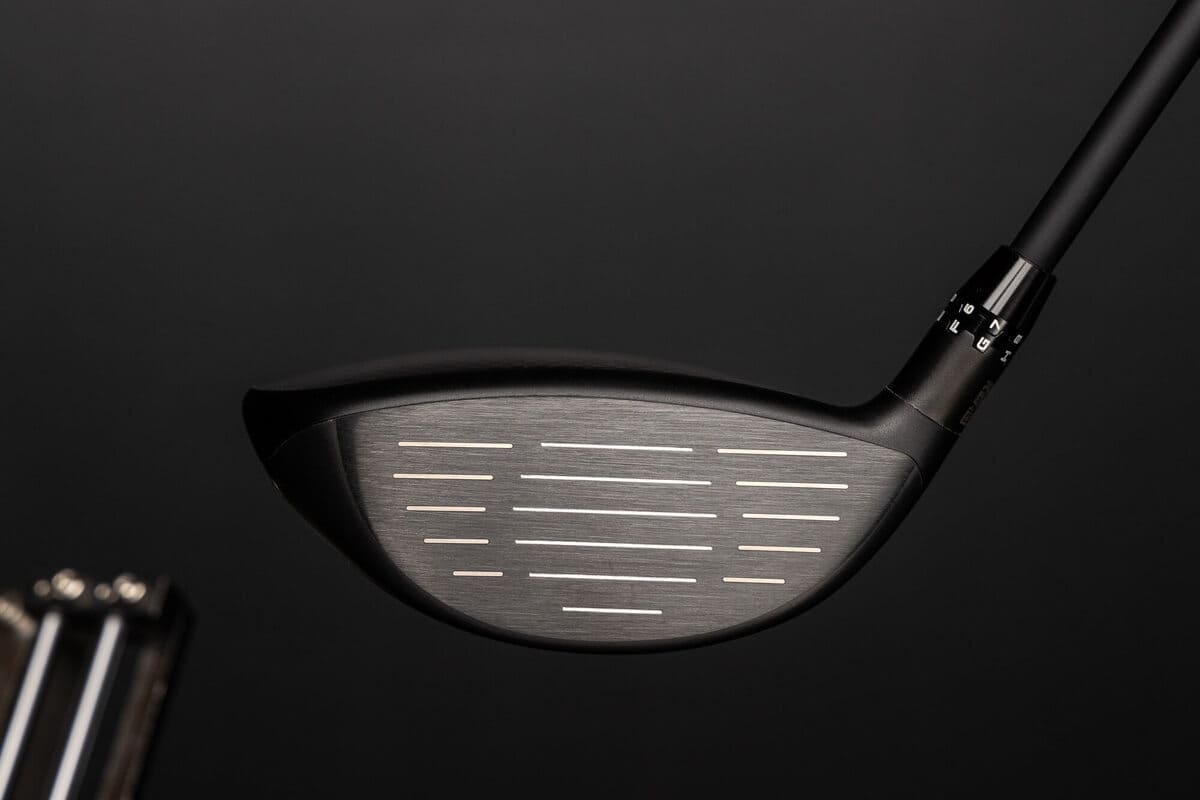 コブラゴルフ「KING TEC-MD」ミニドライバーのフェース。ミニドライバーらしいコンパクト形状とフェースライン