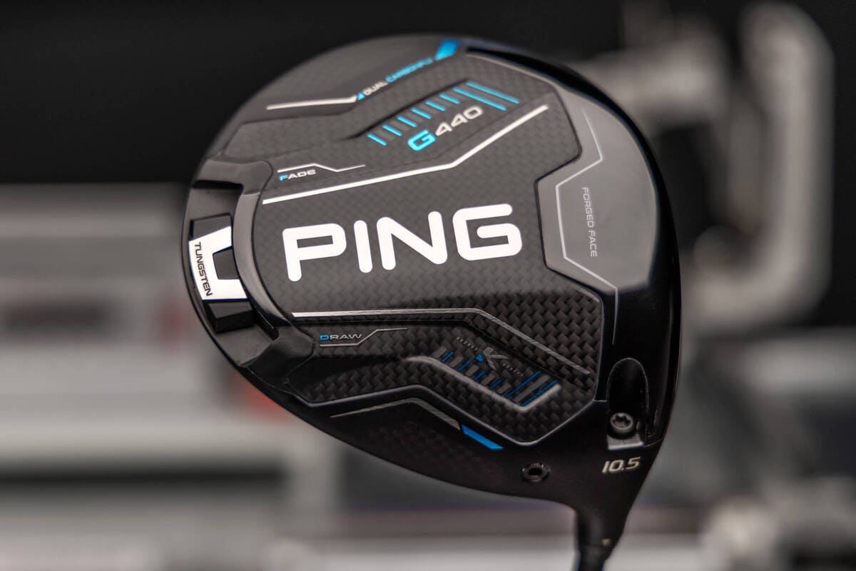 PING「G440 K」ドライバーのバックフェース。高MOI設計と可変ウエイトを備えたヘッドデザイン