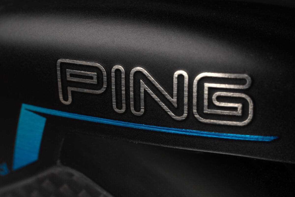 PING「G440 K」ドライバーのヘッド後方デザイン。ブランドロゴと安定感を強調した造形