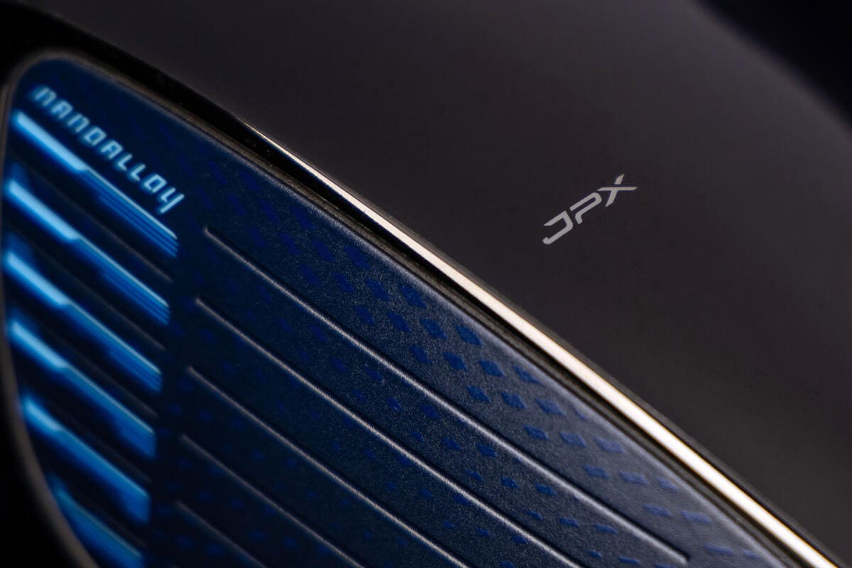 ミズノ JPX ONE ドライバーのクラウンに配置されたJPXロゴ