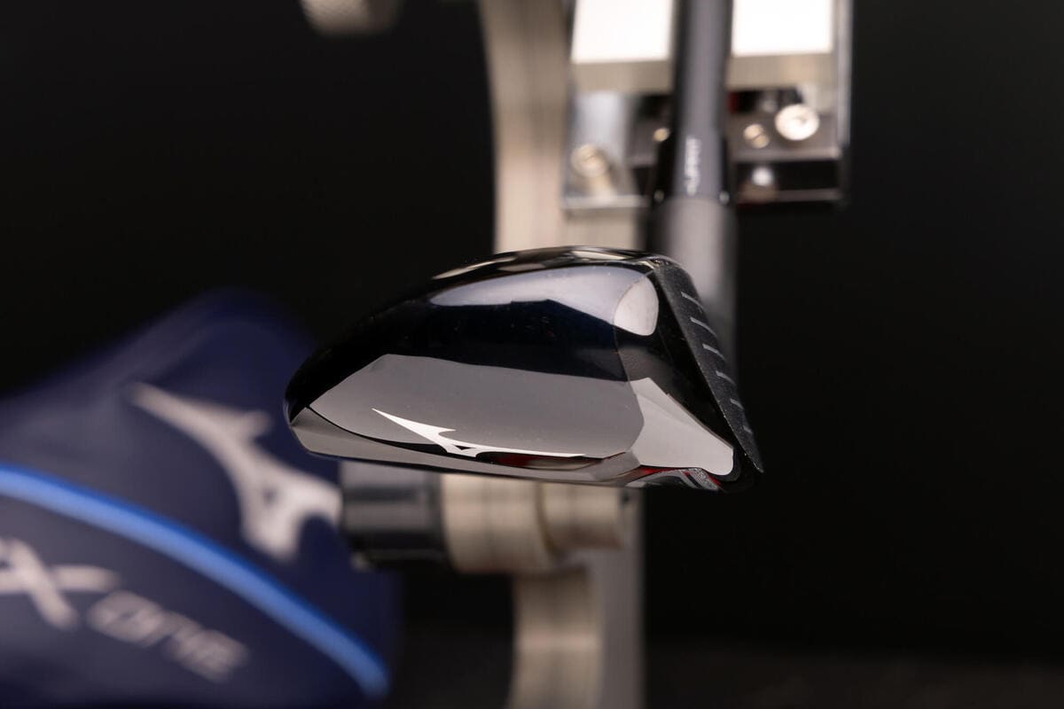 ミズノ「JPX ONE」フェアウェイウッドのサイドビュー。低重心設計を感じさせるヘッド形状。