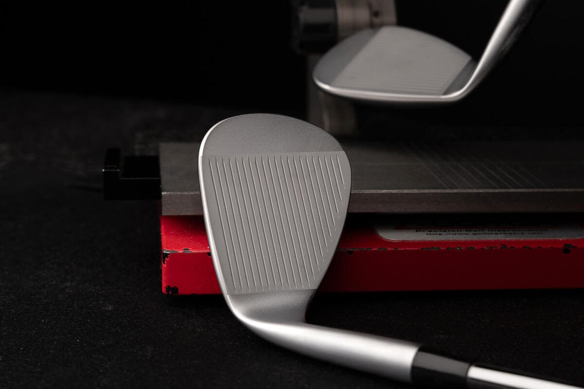 PING「S259」ウェッジのフェースとネック周辺。構えた際のフェースバランスと安心感を伝えるカット