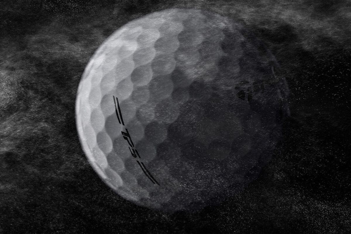 テーラーメイド「TP5」の均一なペイント仕上げを示す拡大イメージ