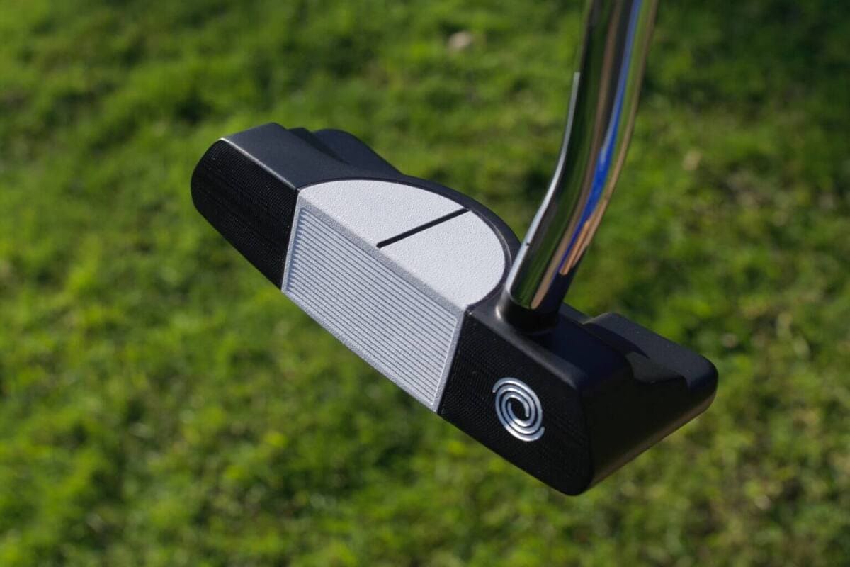 オデッセイ Ai-DUAL JAILBIRD パターのフェース拡大画像。Ai設計インサートとODYSSEYロゴを鮮明に表示。