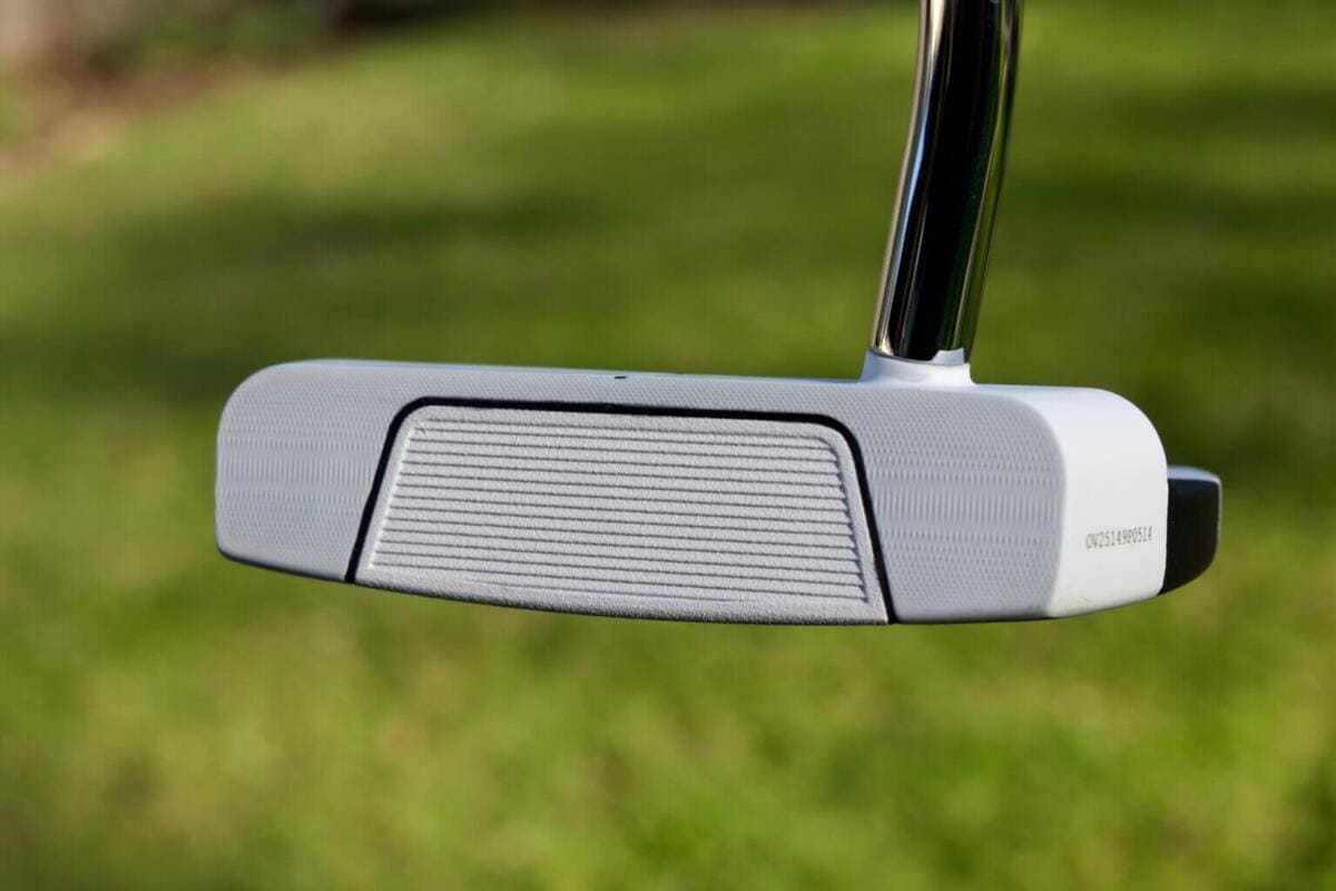 オデッセイ Ai-DUAL ブレードタイプパターのフェース拡大画像。Ai設計インサートによる安定した転がり性能を強調。