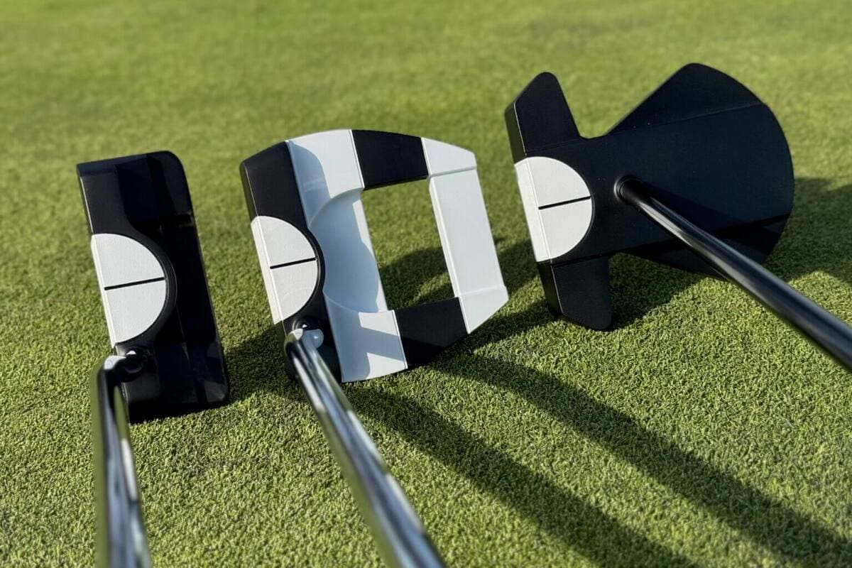 オデッセイ Ai-DUAL パターの異なるヘッド形状比較。ブレード型とマレット型のデザインとアライメント性能を紹介。