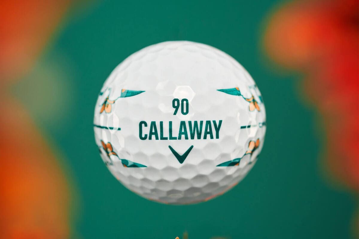 90のプレーナンバーとブロック体ロゴが入ったキャロウェイChrome Tour限定ゴルフボール