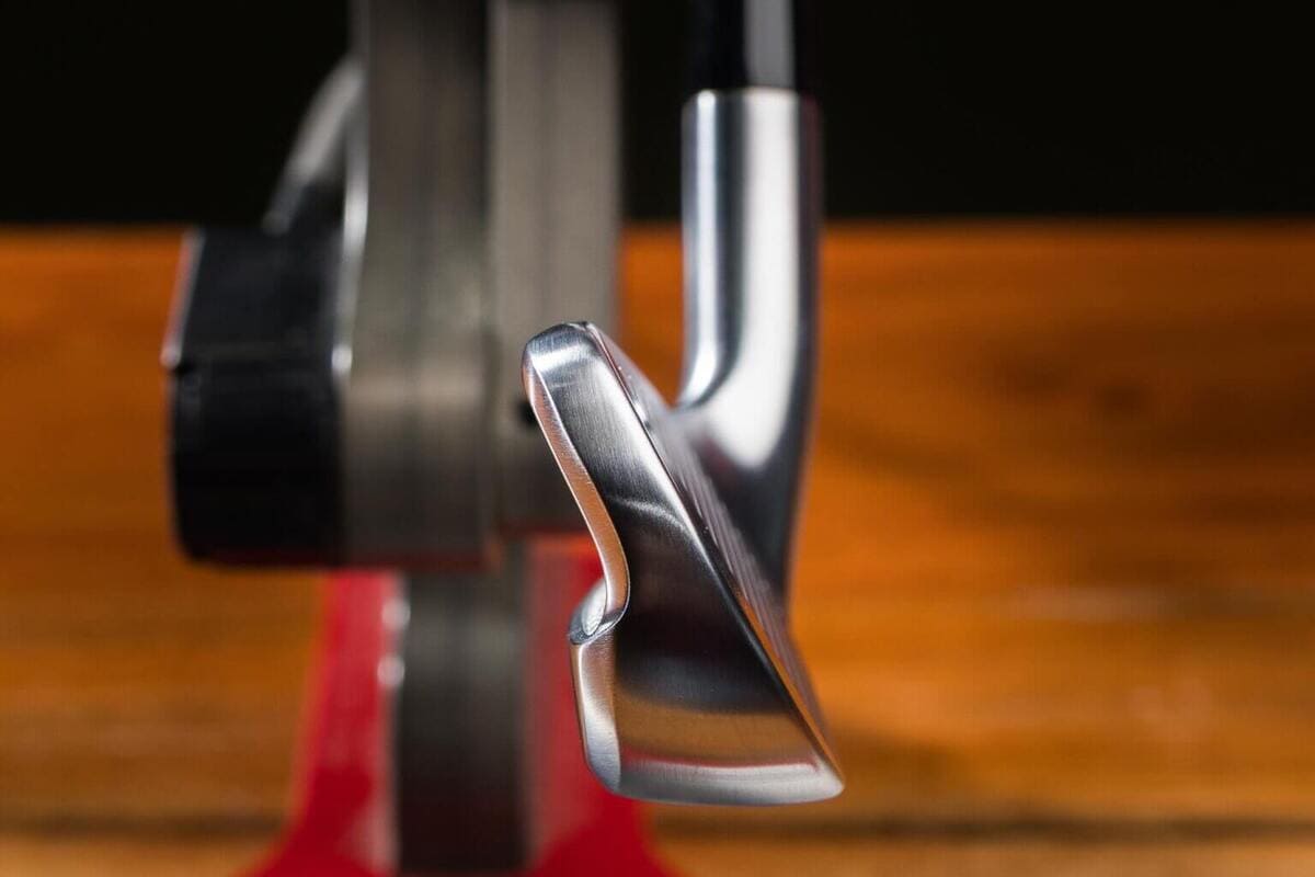 ゴルフアイアンのソール形状とリーディングエッジ