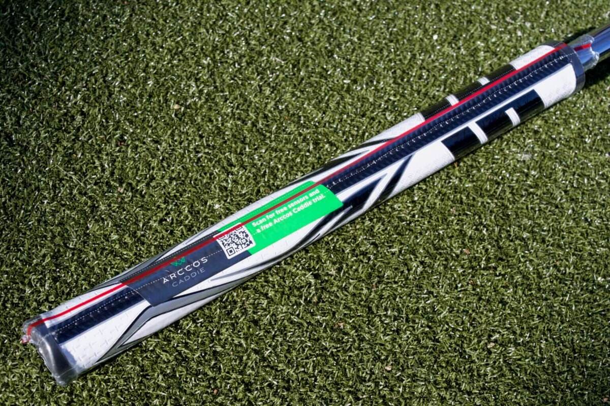 コブラMIMパターのARCCOS対応グリップを採用したパター仕様