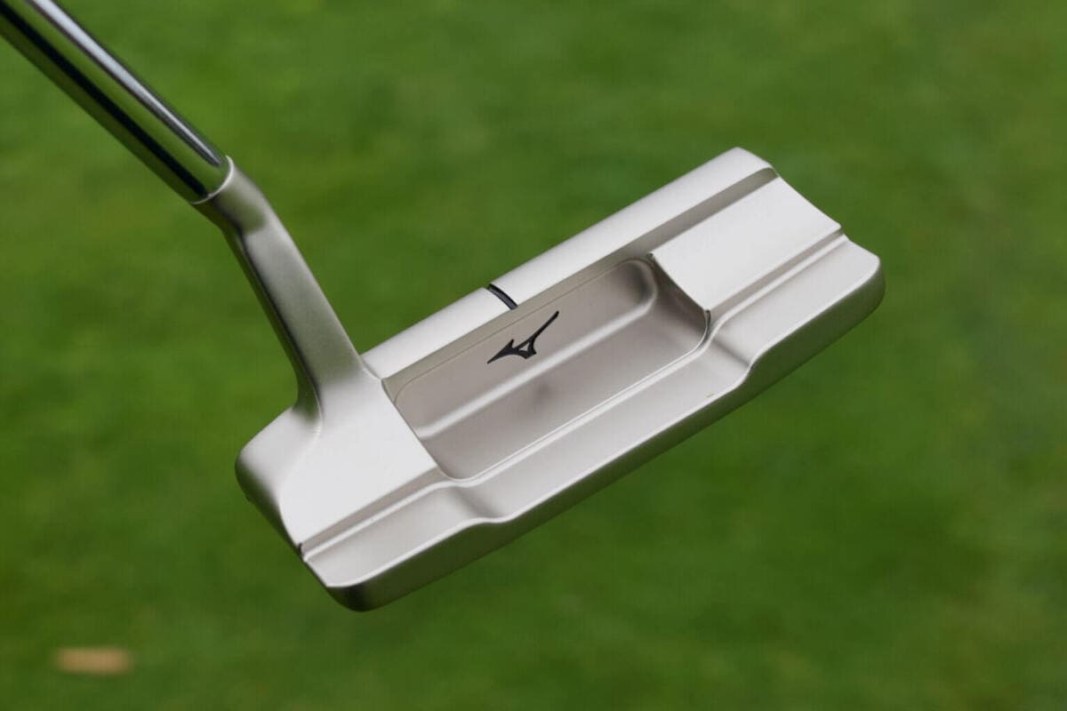 ミズノM.CRAFTブレード型パターのバック形状