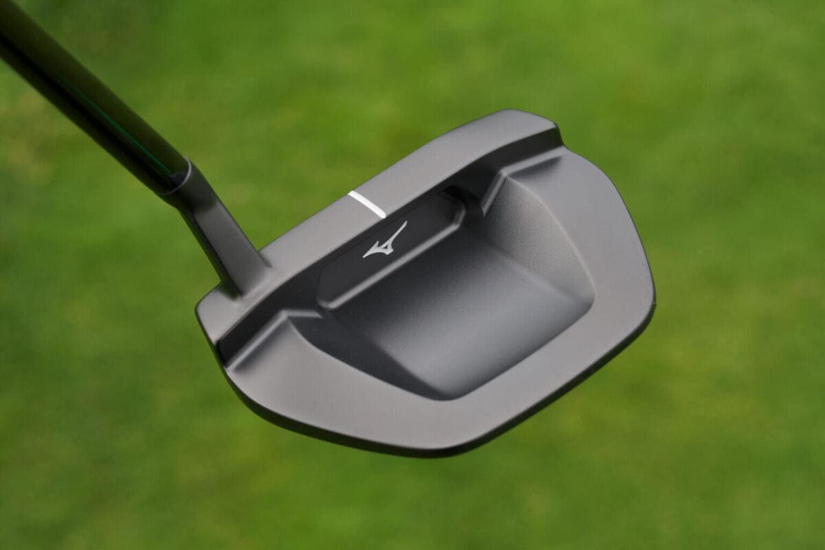 ミズノM.CRAFTマレット型パターのバック形状