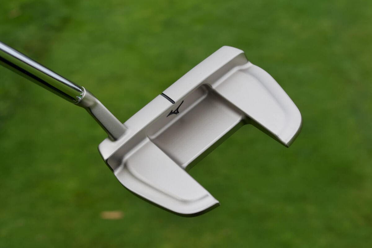 ミズノM.CRAFT東京パターのバック形状