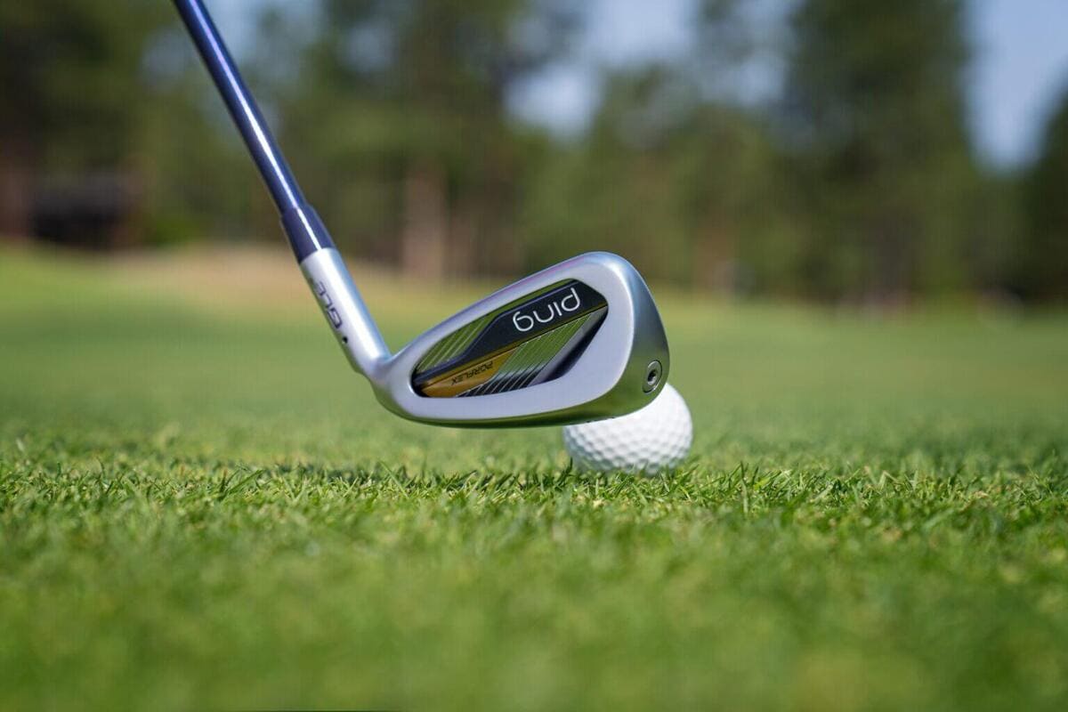 PING G LE4 レディースアイアンの構えとボール位置