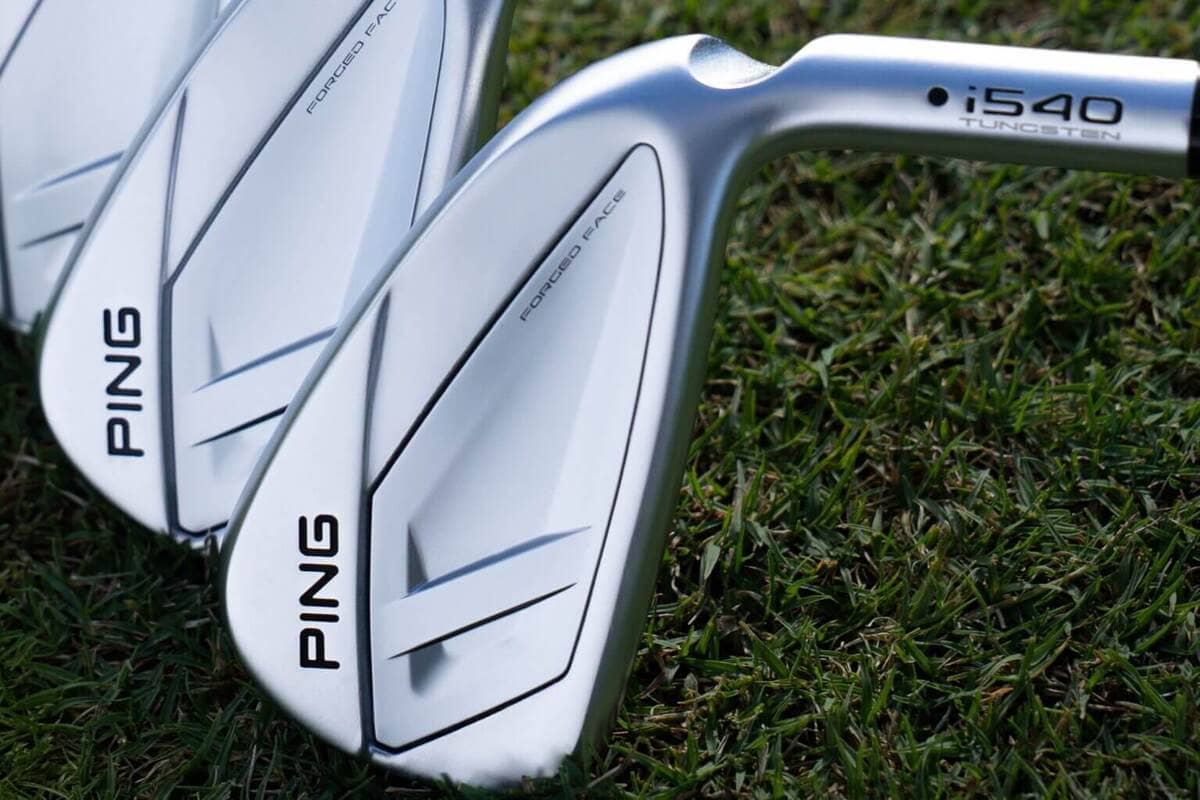 PING i540アイアンのタングステン構造と複数ヘッド外観