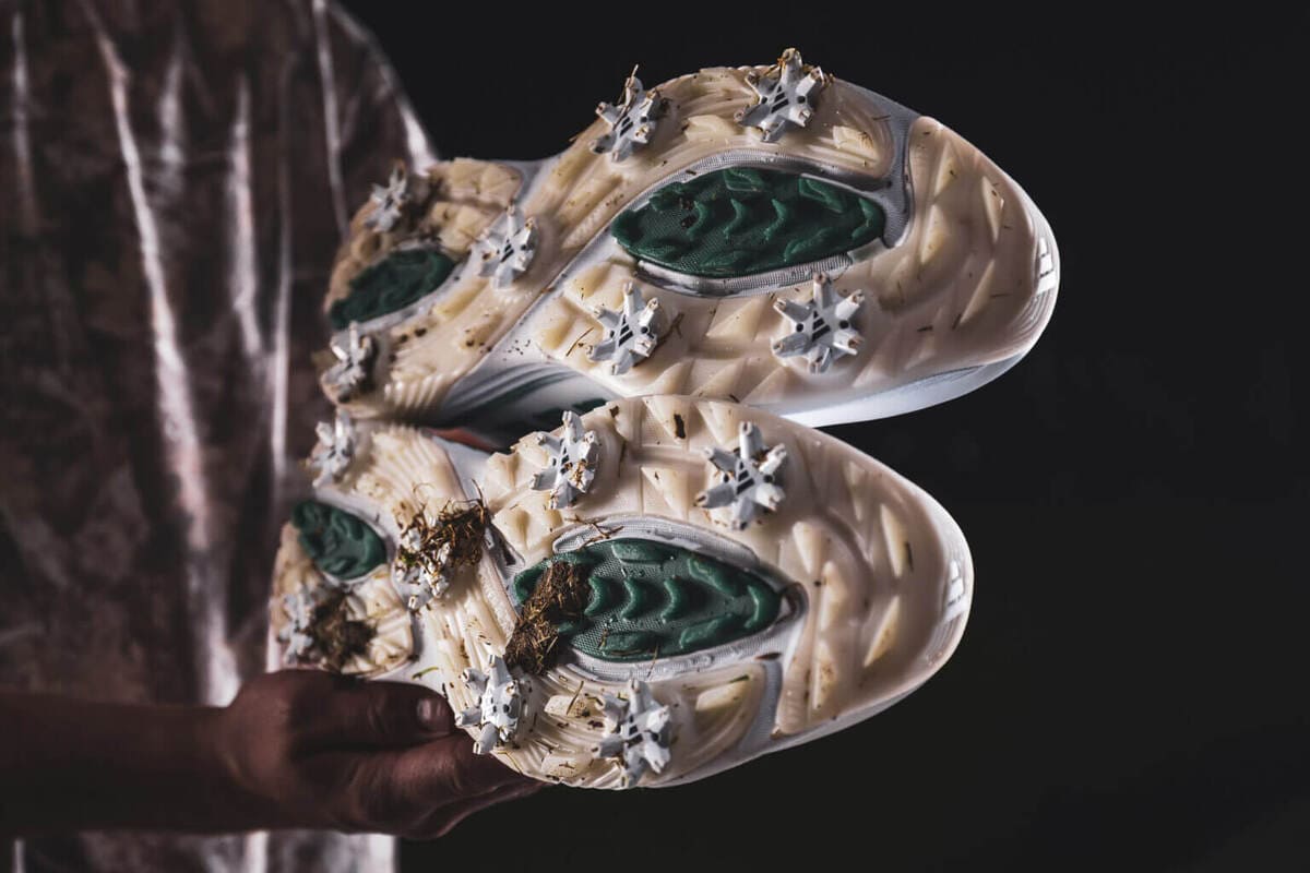 スパイクゴルフシューズのソールとグリップ構造