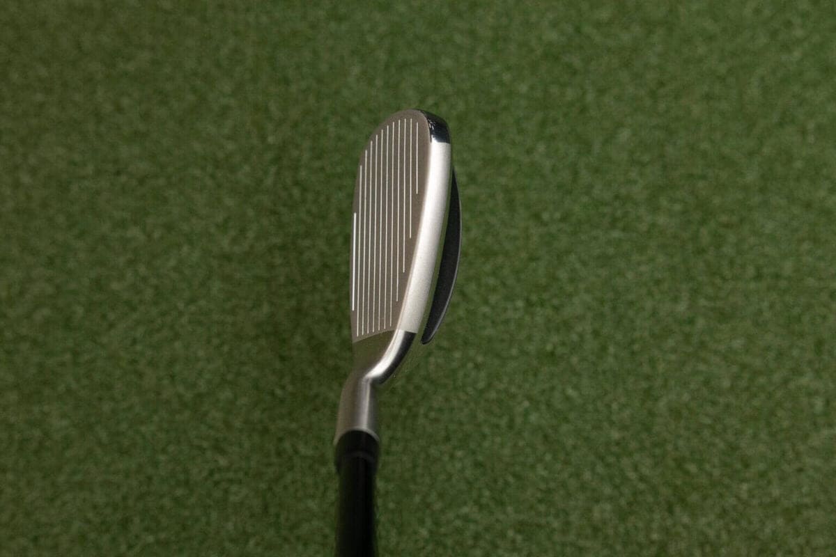 Tour Edge Hot Launch Max D。初心者から中級者向けのやさしいアイアンで、高い寛容性と低重心設計が特徴。