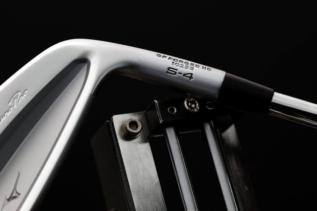 「GF FORGED HD 1025E」と「S-4」の刻印が入ったミズノ「Pro S-4」アイアン