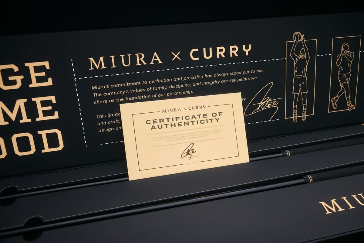 黒と金色の「MIURA × CURRY」専用ボックスの内部。バスケットボール選手のイラストと「CERTIFICATE OF AUTHENTICITY」と書かれたカードが見える。