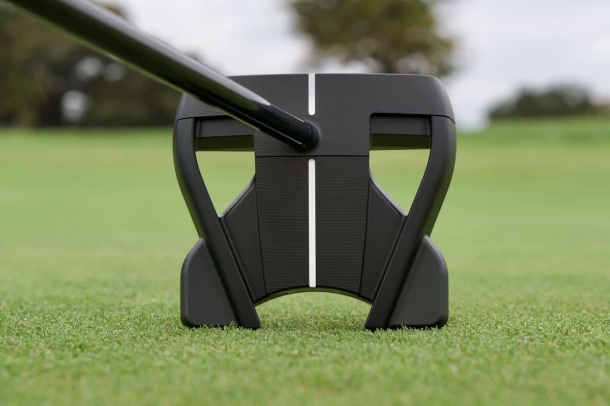PXG Torpedo ZTのヘッド上部にある白いアライメントラインとシャフト取り付け位置